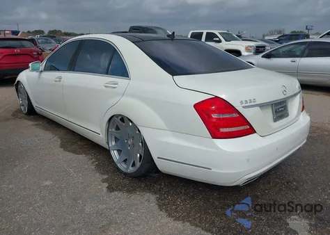 2011 Mercedes-Benz S 550 4Matic z USA, uszkodzony, nr VIN WDDNG8GB4BA399344